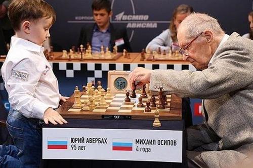 俄罗斯4岁半天才儿童战胜国际象棋特级大师