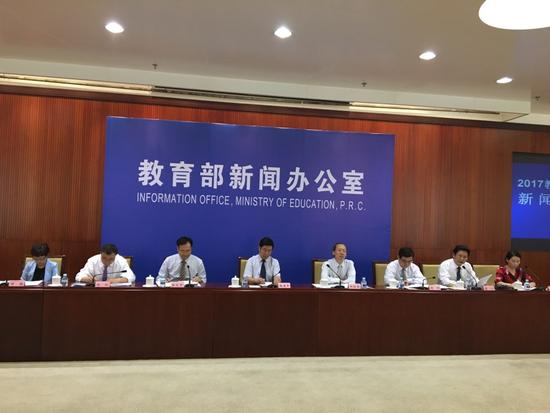 教育部:5年资助7000亿 国家为贫困新生发四大礼包