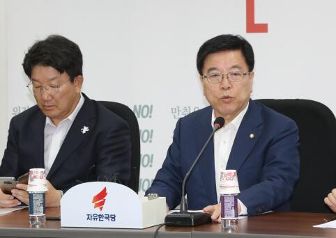 韩国在野党不满半岛"无核化" 赴美求部署核武器