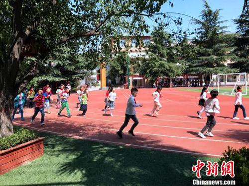 小学要求“弹性离?！奔页ぁ白灾ず苊Α敝粘坊? style=