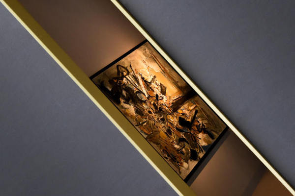 ↑这是9月11日在法国巴黎古董双年展上拍摄的一幅画作。