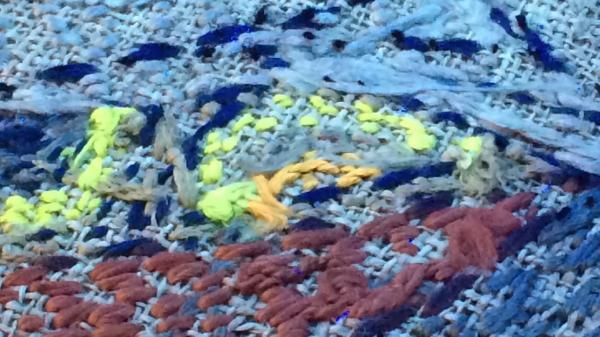 淡红色线的荧光带有一点儿橘色