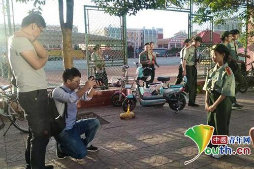 女孩读私塾10岁考上大专 父亲:好事!能省8年抚养费