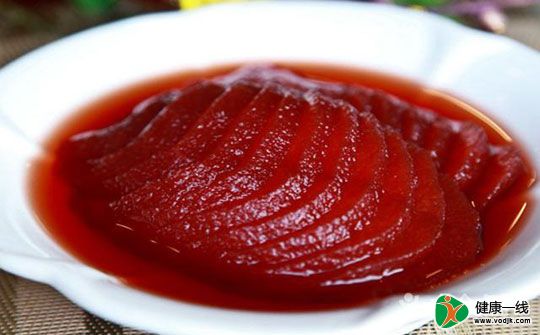 红酒梨汤帮助润肺止咳 