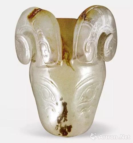 玉羊头 圆雕，白玉，有油脂光泽，褐色沁斑