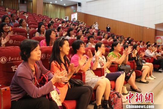 结业典礼现场?！±涔鹩?摄