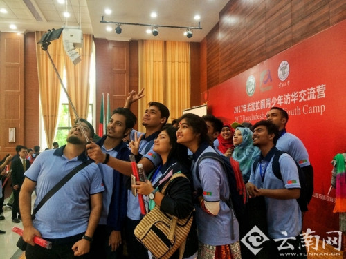 孟加拉学生合影。