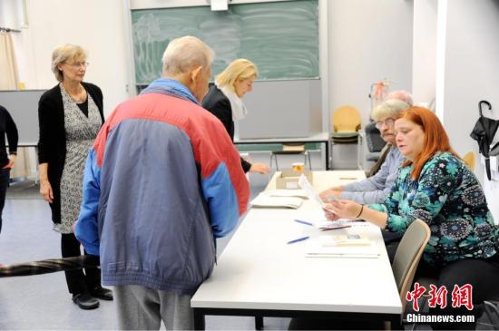 当地时间9月24日上午，德国第十九届联邦议院选举正式拉开帷幕。<a target='_blank' href='http://www.chinanews.com/'>中新社</a>记者 彭大伟 摄