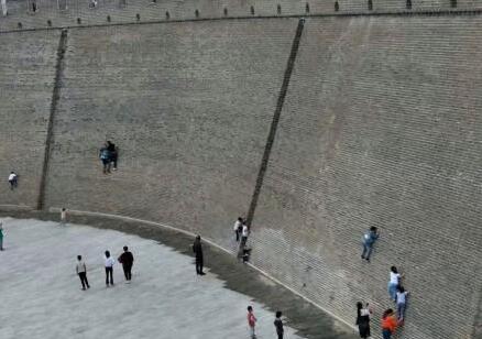 河北正定古城墙成攀岩墙2