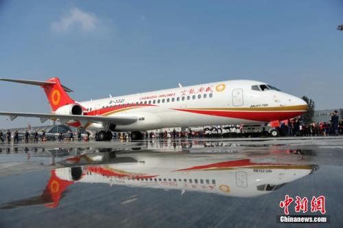 中国首架喷气式支线客机——ARJ21飞机。资料图。张浪 摄