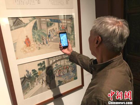 民众在山西博物院参观拍摄?！『?摄