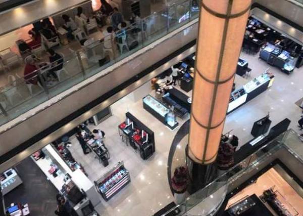 ▲首尔乐天百货空空荡荡。