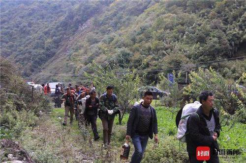 驴友被困卧龙:接应队伍出发 已30人参与直接救援
