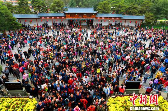 山西省旅发委发布的消息显示，来山西的游客中，男性游客占55.89%，消费偏好呈观光游览向休闲度假发展趋势?！〕膳?摄