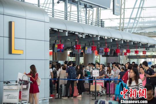 “十一”黄金周返程高峰白云机场单日客流逾19万人次
