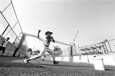 14个贫困儿童的棒球“逆袭”学习和训练两不误