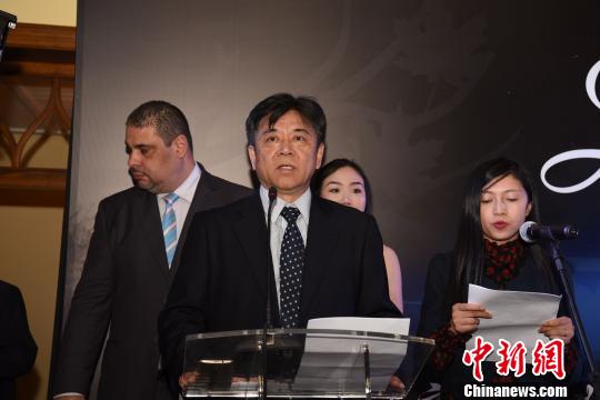 中国侨网图为中国驻巴西大使李金章（左二）致辞?！∧尚邸∩? style=