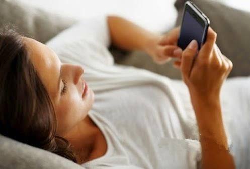 老玩手机会让你脸上的斑越来越多