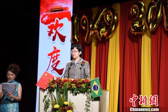 中国侨网图为中国驻圣保罗总领事陈佩洁致辞。　莫成雄　摄