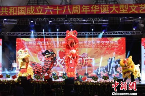 图为开场舞狮助兴?！∧尚?摄