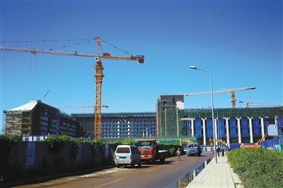 2017年9月11日，建设中的北京城市副中心新市委大楼。