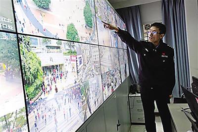 辅警散步巧遇嫌疑人 带妻子佯装逛街一路跟踪擒贼