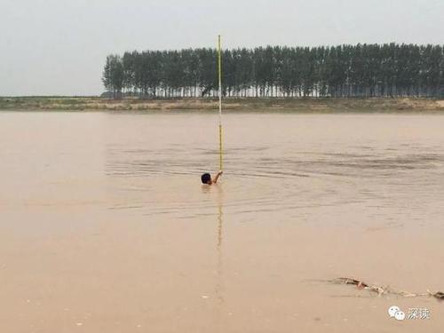 男子黄河边劝阻游泳者6年:不听就下水以身试险