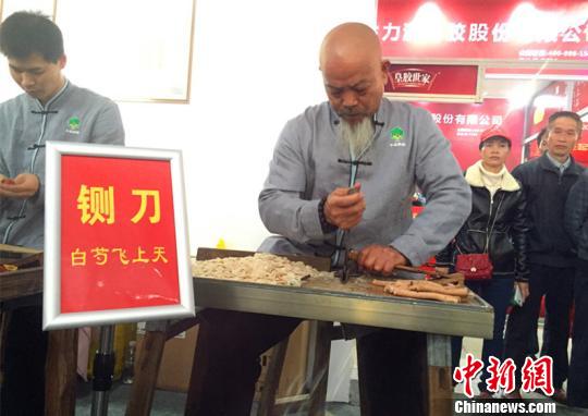 图为樟帮中药炮制技艺展演?！∥馀羧?摄