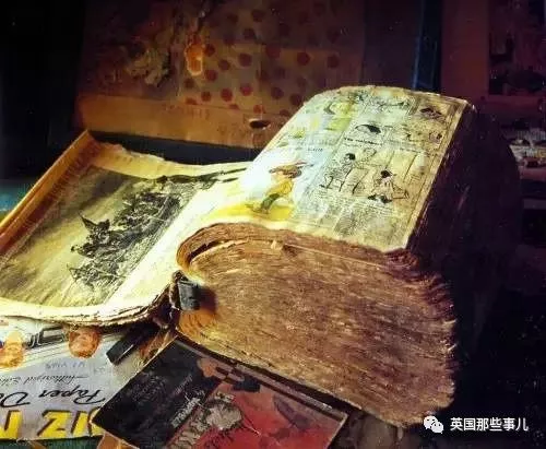 看门人用40年画1万5千页奇幻史诗 其房间成博物馆