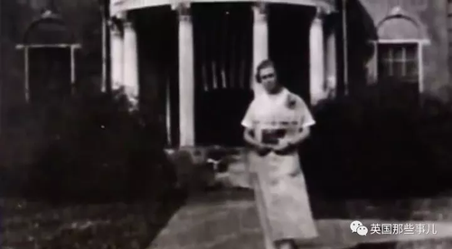 看门人用40年画1万5千页奇幻史诗 其房间成博物馆