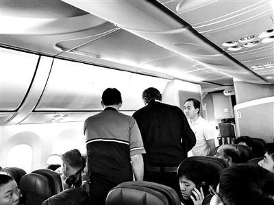 正能量！中国医生乘国际航班两度救人