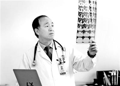 正能量！中国医生乘国际航班两度救人