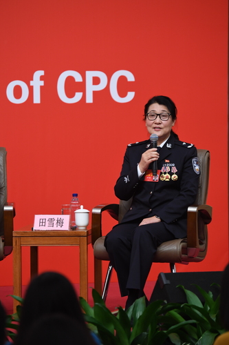 （10）十九大新闻中心举行集体采访活动