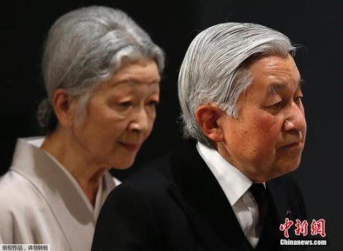 资料图：日本天皇夫妇。