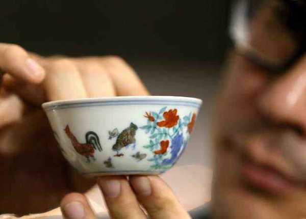 明成化斗彩鸡缸杯