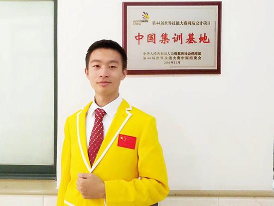 上海小伙获编程世界大赛优胜奖 从小学开始建网页