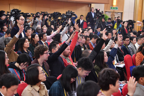 （8）十九大新闻中心举行专题新闻发布会