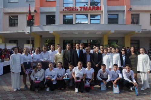 中国侨网合影。