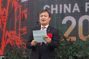 日本外务省政务官堀井致辞。