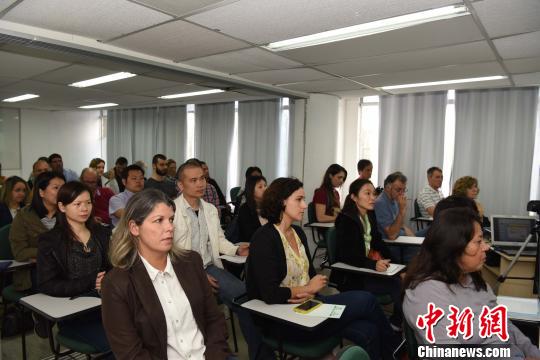 图为与会者参加专题讲座?！∧尚?摄