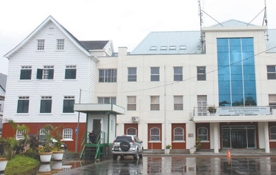 中国政府援建的新苏里南外交部大楼,成为帕拉马里博的地标性建筑之一。