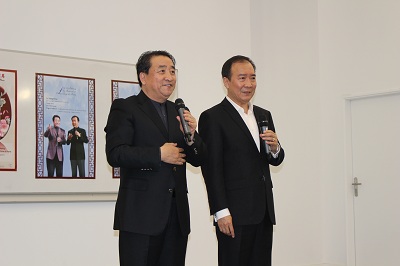 姜昆、戴志诚合说相声《乐在其中》。