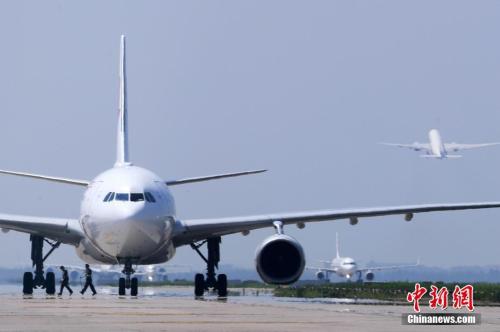 航班资料图。<a target='_blank' href='http://www.chinanews.com/'>中新社</a>记者 张亨伟 摄