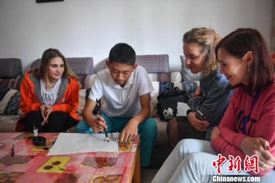 外国学生：想把中国“特产”带回家