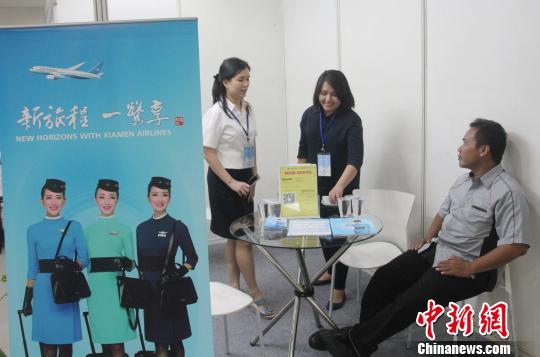 厦门航空等10多家印尼中资企业及相关印尼企业参加展会并进行现场招聘?！×钟来?摄