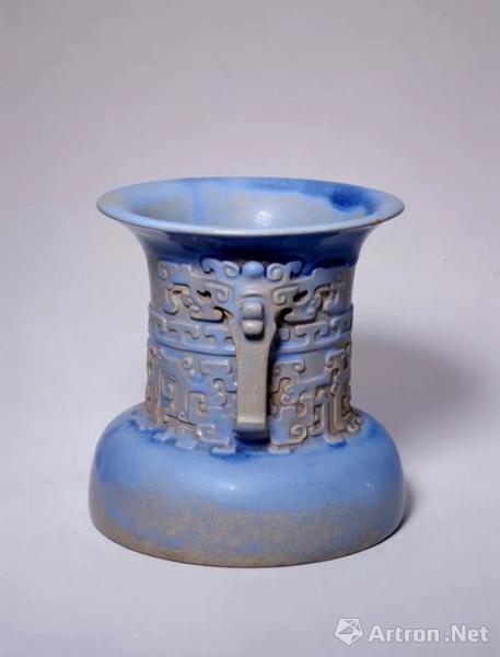 宜兴窑仿古铜纹尊，明，高15.2cm,口径15.2cm,足距15.4cm.