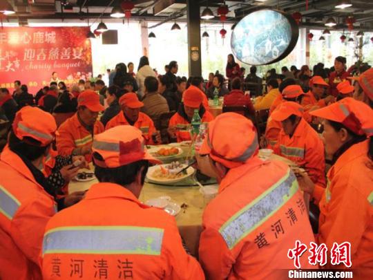 鹿城区在开展慈善活动 鹿城区慈善总会提供