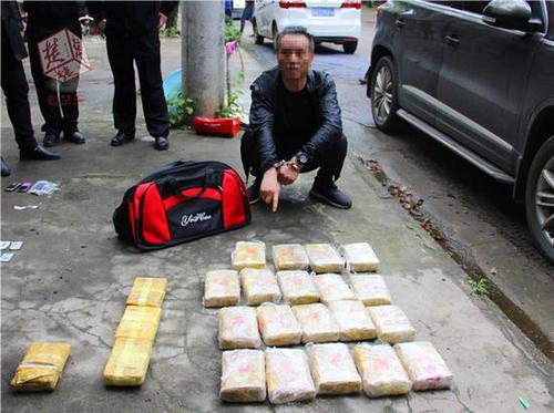 警察假装买房贴近中介老板 端掉特大贩毒团伙