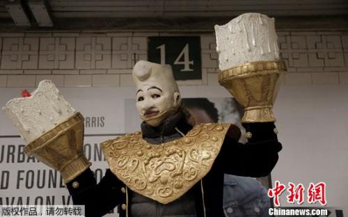 《美女与野兽》中的仆人造型。