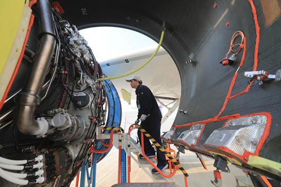 第2架国产大飞机C919昨天点火实验 还与第一架同框